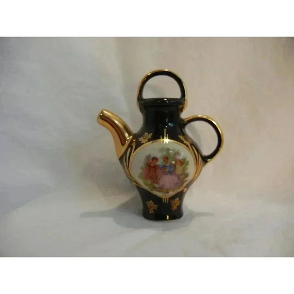 Decanter, Giffard Miniature Teapot Mini Bottle Decanter collectible doll house - Picture 1 of 8